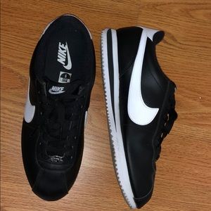 Preowned Nike Cortez Leather